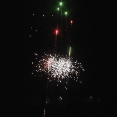 Nhà máy bán buôn 100 shot 0.4 inch ống nhựa Cake pháo hoa dịp Giáng sinh Big Cake pháo hoa